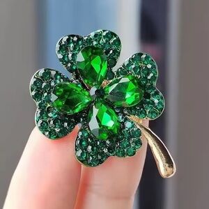 Women’s Emerald Green Crystal Clover Brooch – Lucky 4-Leaf Rhinestone Pin